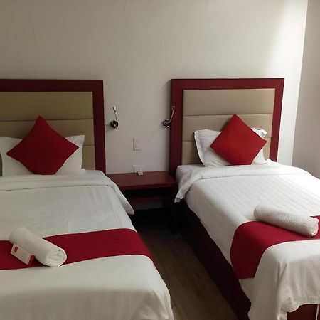 Cherry Midtown Hotel Olongapo Buitenkant foto