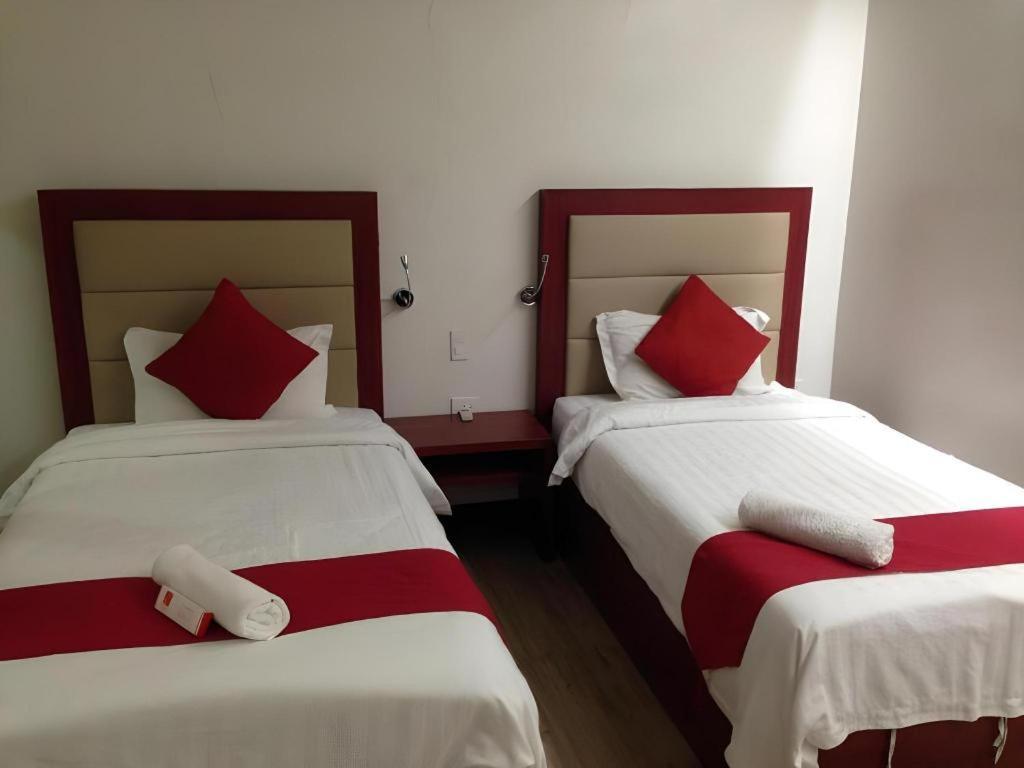 Cherry Midtown Hotel Olongapo Buitenkant foto