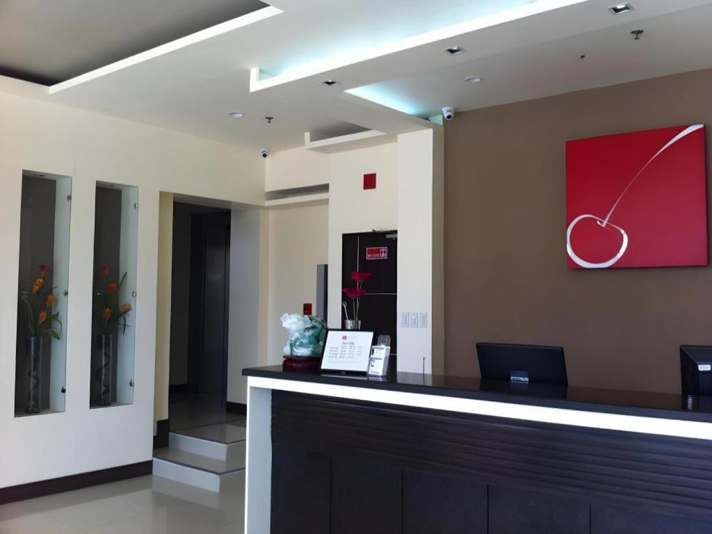 Cherry Midtown Hotel Olongapo Buitenkant foto