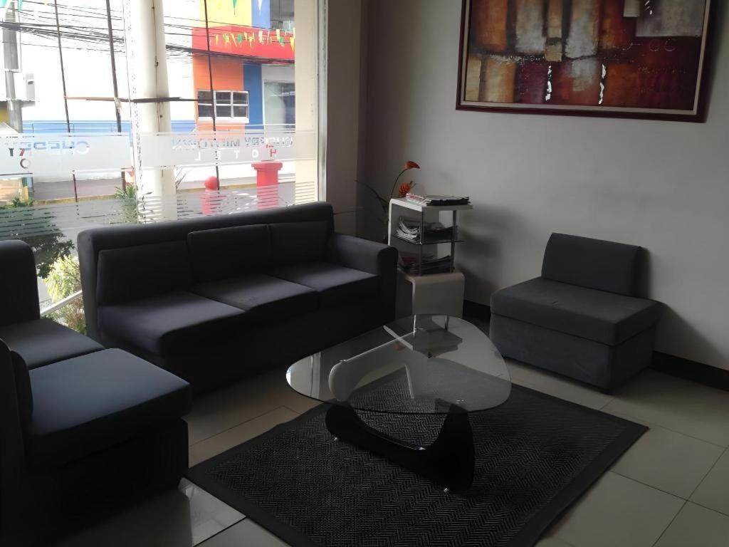 Cherry Midtown Hotel Olongapo Buitenkant foto