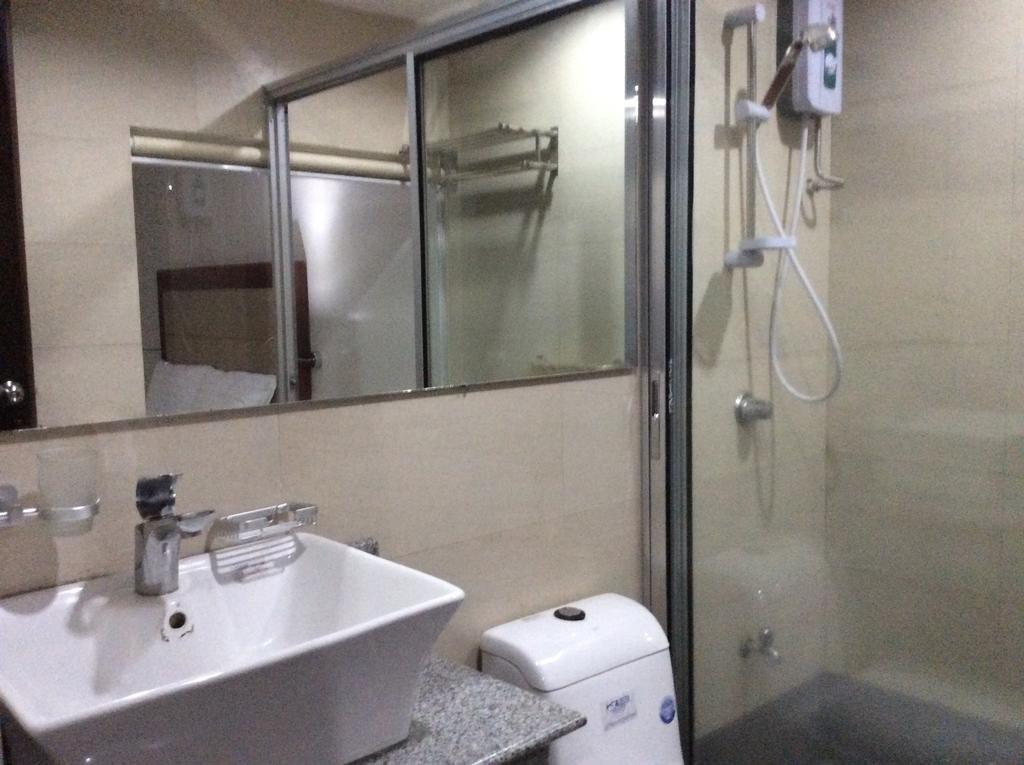Cherry Midtown Hotel Olongapo Kamer foto