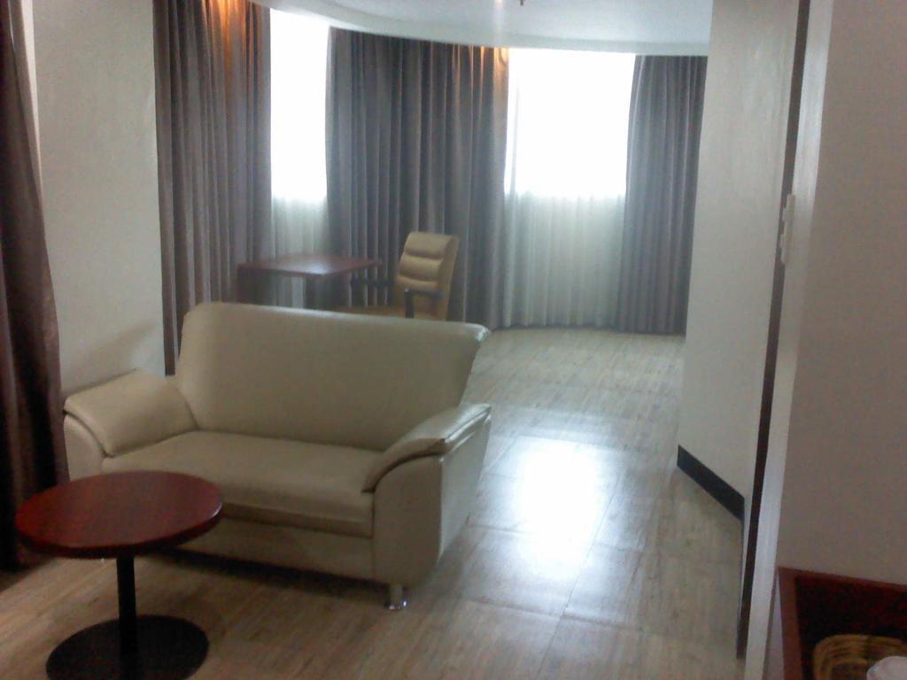 Cherry Midtown Hotel Olongapo Kamer foto