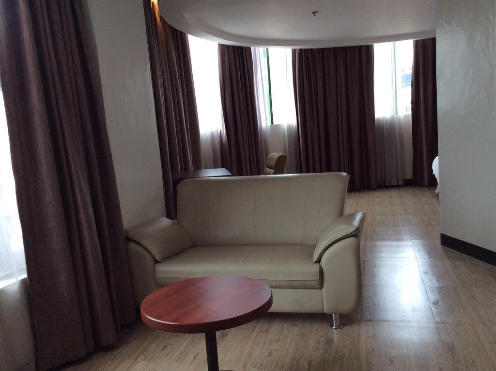 Cherry Midtown Hotel Olongapo Kamer foto