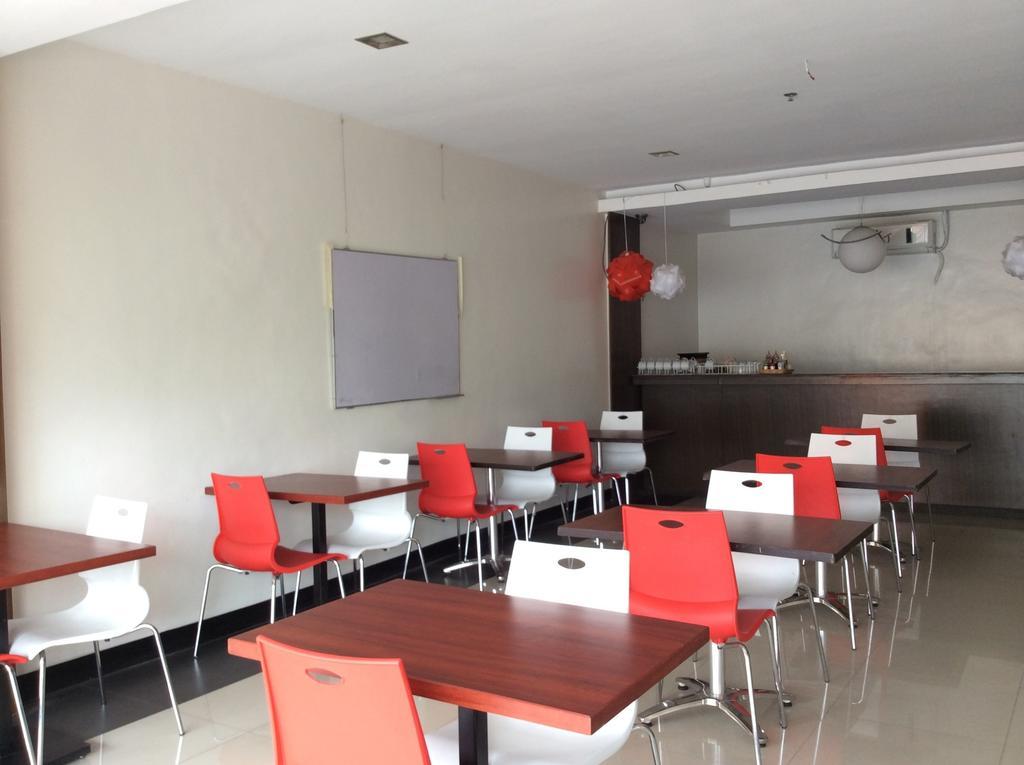 Cherry Midtown Hotel Olongapo Buitenkant foto