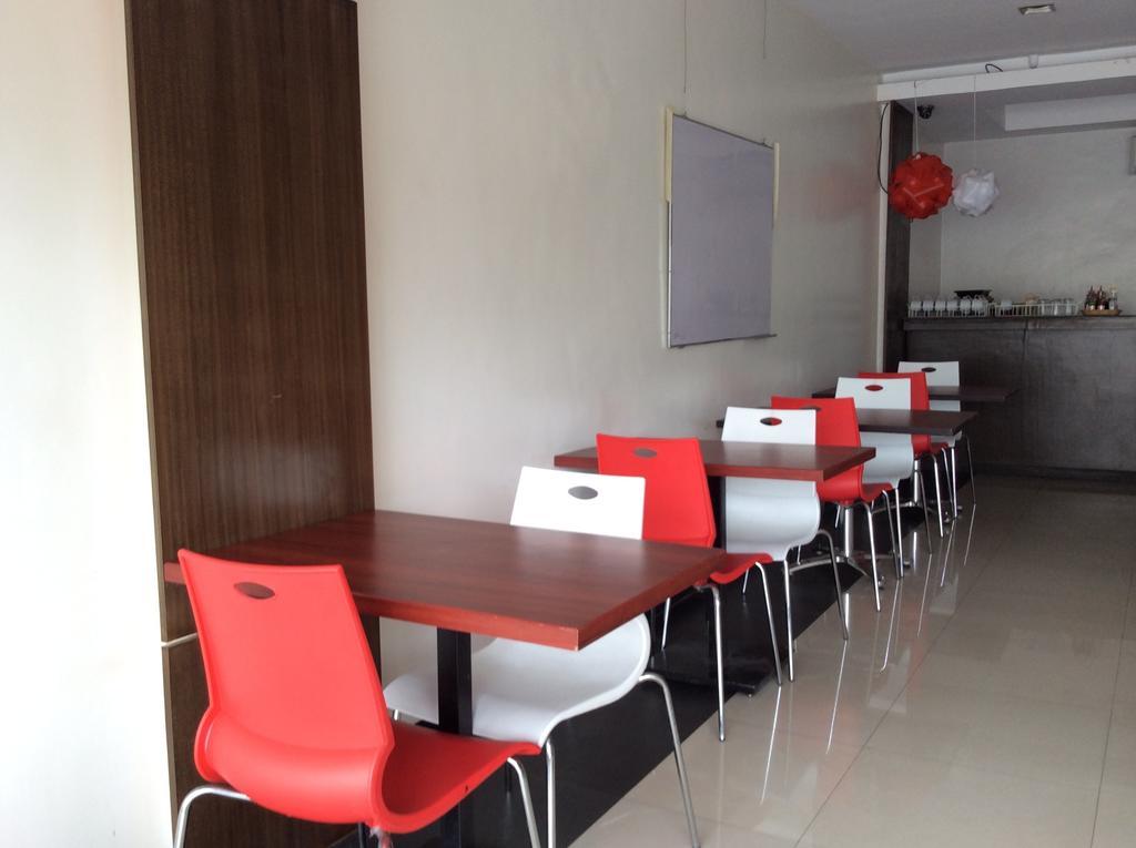 Cherry Midtown Hotel Olongapo Buitenkant foto