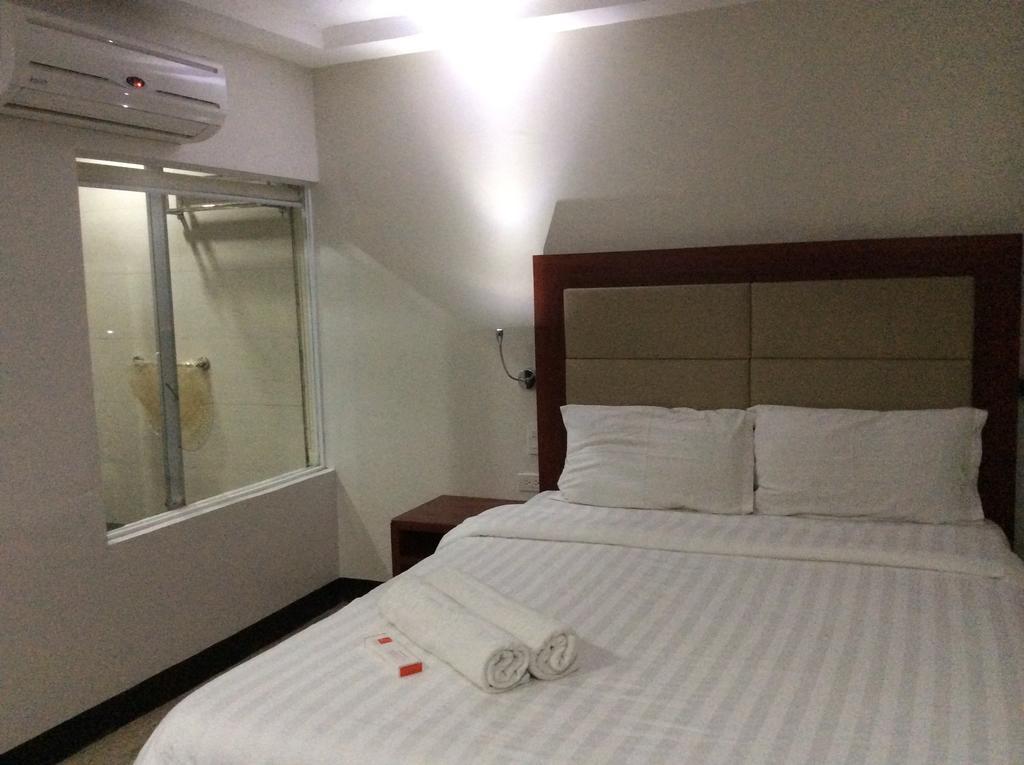 Cherry Midtown Hotel Olongapo Kamer foto