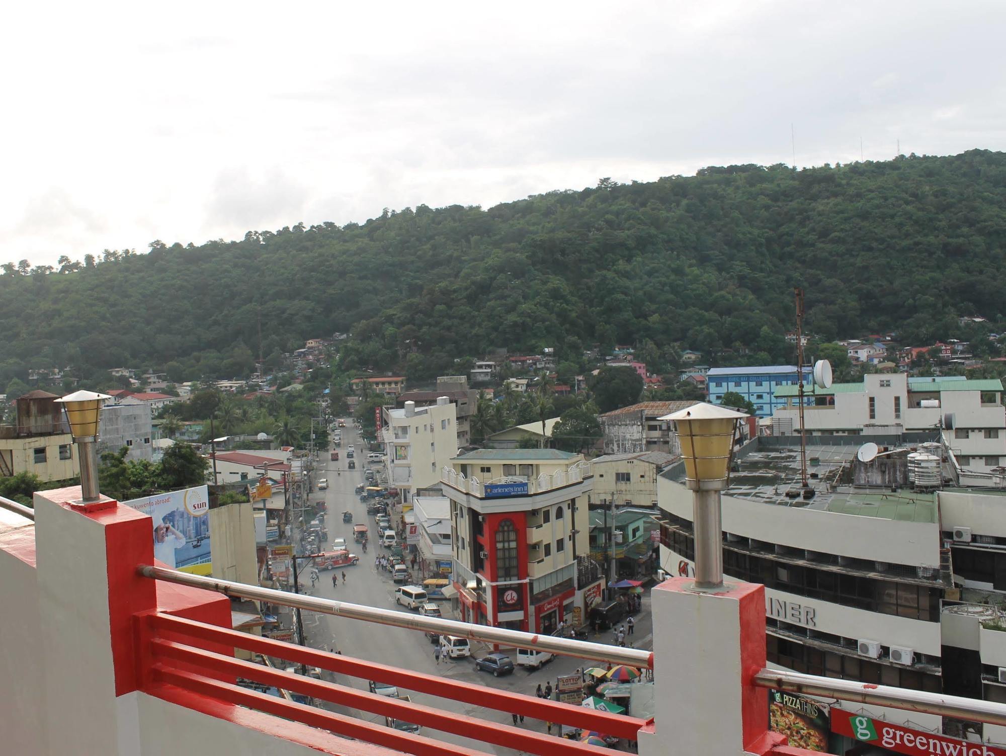 Cherry Midtown Hotel Olongapo Buitenkant foto